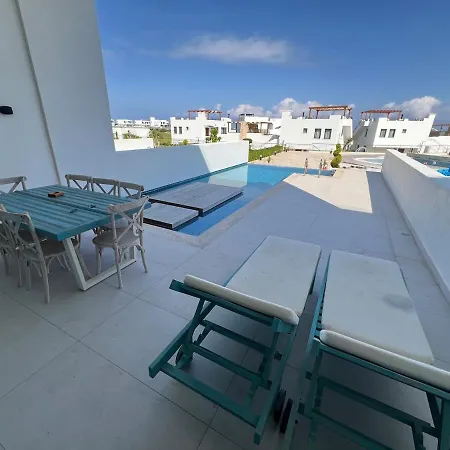 Апартаменти Mykonos Homes 3br Loft With Private Pool Нікосія