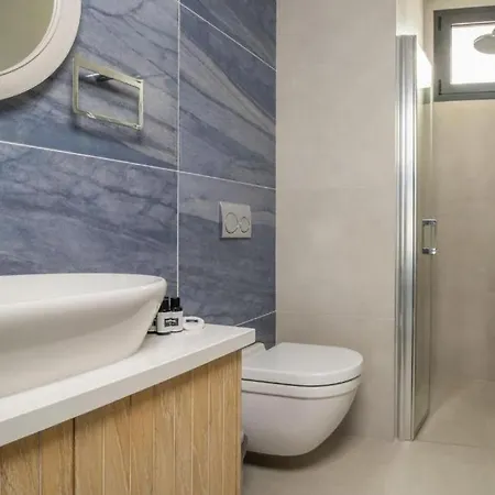 Апартаменти Mykonos Homes 3br Loft With Private Pool Нікосія